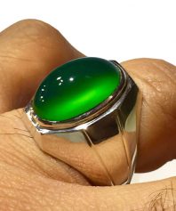 انگشتر عقیق سبز با رنگ و طبعی استثنایی